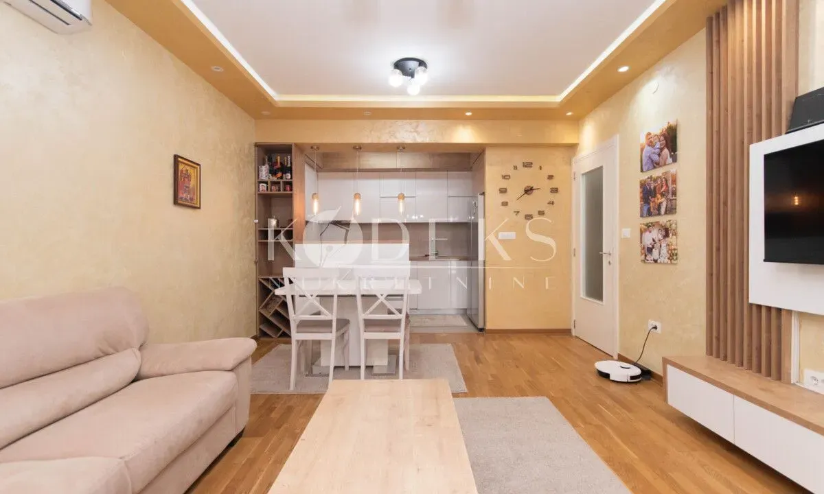 Izdavanje, dvosoban stan, 64m², City Kej, Podgorica