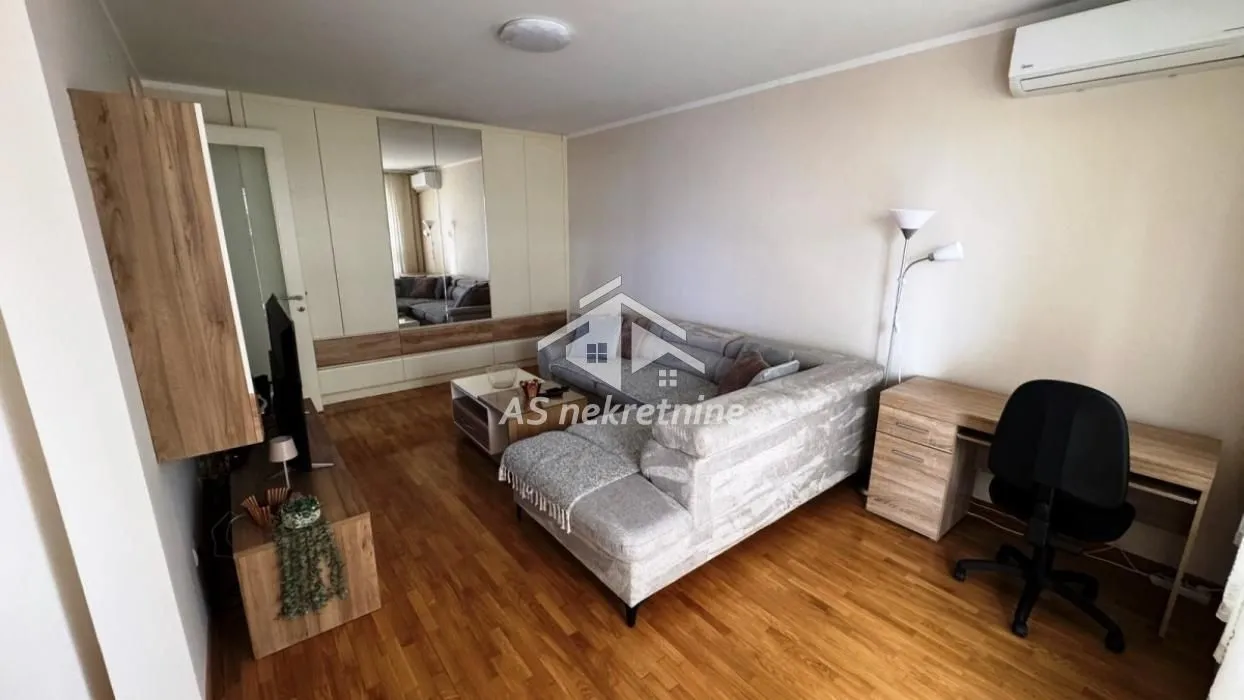 Izdavanje, dvosoban stan, 69m², Novi Beograd Blok 67, Novi Beograd Sve Podlokacije