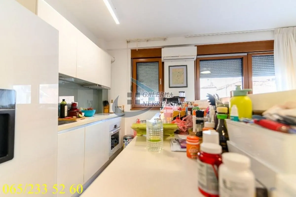 Sale, three bedroom apartment, 65m², Cvetni Trg, Vračar Sve Podlokacije