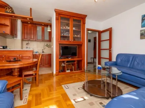 Izdavanje, dvosoban stan, 68m², Preko Morače, Podgorica - image 2