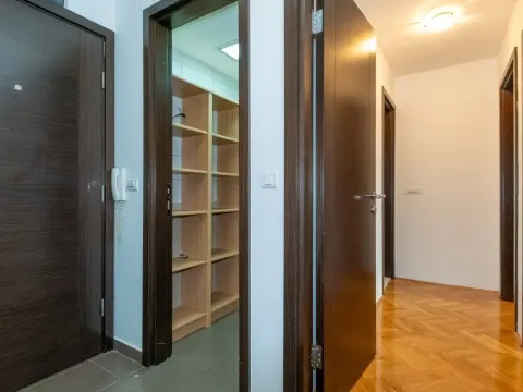 Rent, two bedroom apartment, 60m², Pod Goricom, Podgorica - image 5