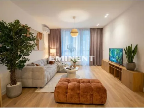 Izdavanje, trosoban stan, 84m², Savski Venac, Beograd - image 1