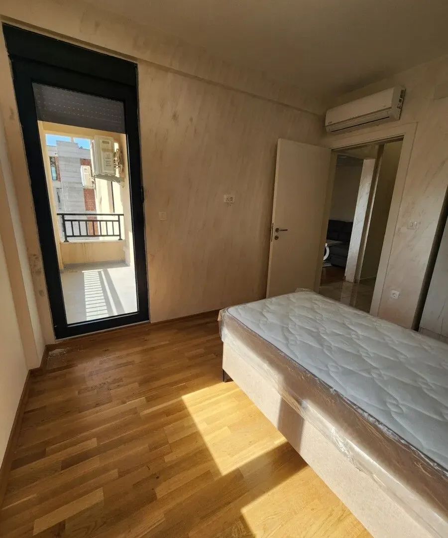 Izdavanje, stan, 70m², Centar, Tivat