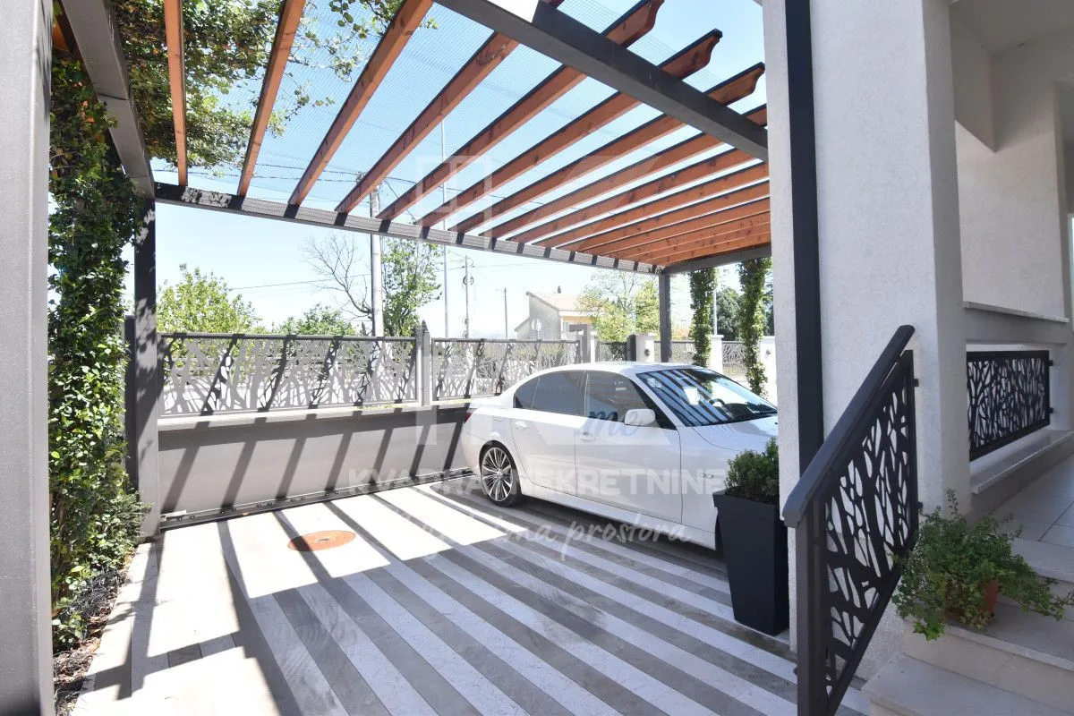 Prodaja, kuća, 170m², Gornja Gorica, Podgorica
