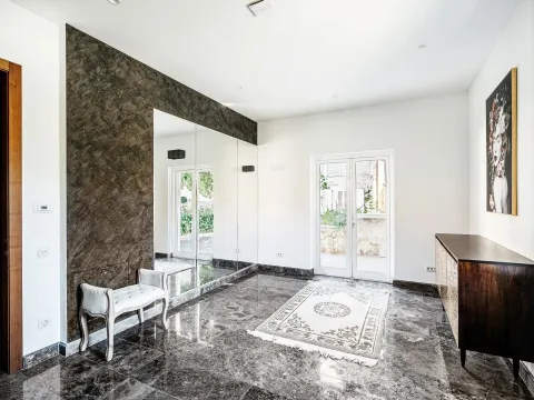 Izdavanje, kuća, 491m², Ljuta, Kotor - image 15