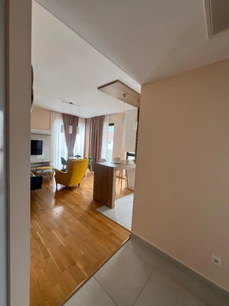 Izdavanje, dvosoban stan, 66m², Donja Lastva, Tivat