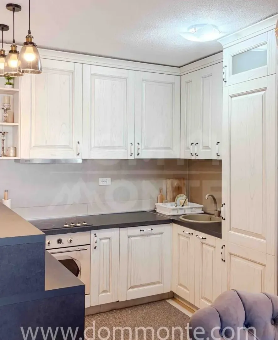 Izdavanje, dvosoban stan, 80m², Tivat, Crna Gora