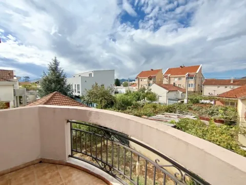 Izdavanje, kuća, 160m², Tološi, Podgorica - image 18