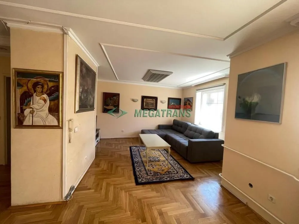 Izdavanje, četvorosoban stan, 130m², Vračar Hram, Vračar Sve Podlokacije