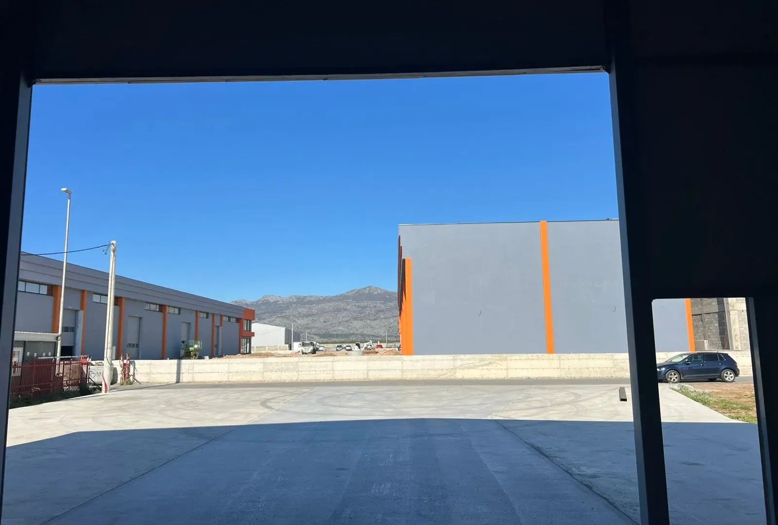 Izdavanje, poslovni prostor, 585m², Stari Aerodrom, Podgorica