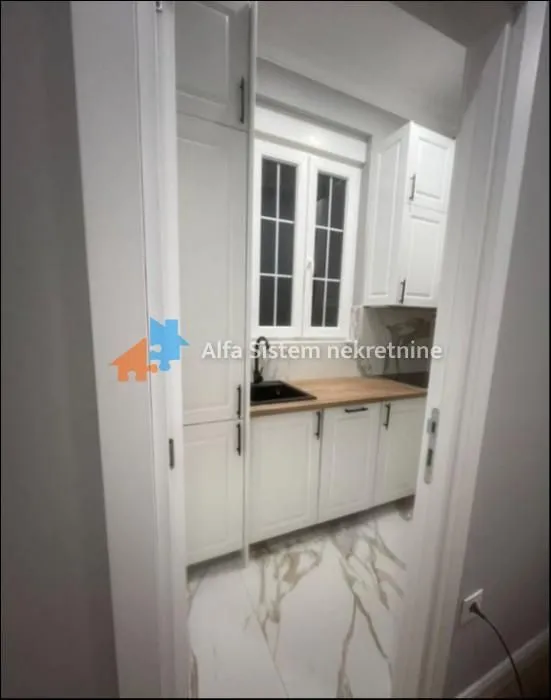 Izdavanje, trosoban stan, 70m², Savski Venac, Beograd