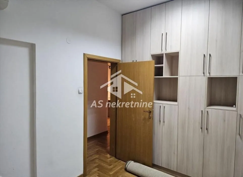 Izdavanje, četvorosoban stan, 136m², Tašmajdan, Palilula Sve Podlokacije