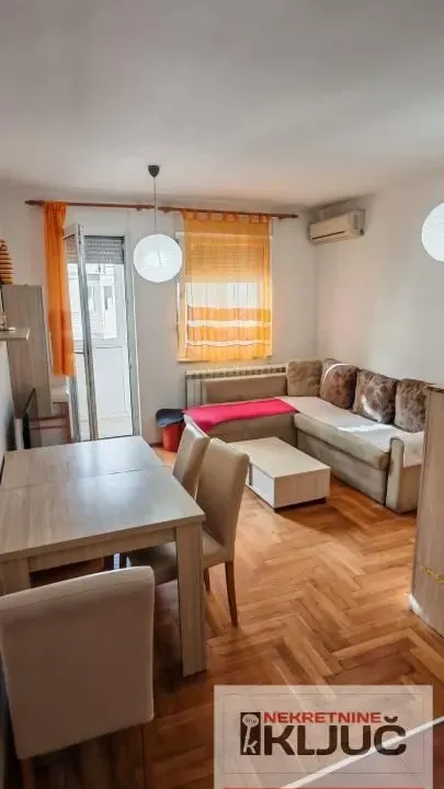 Izdavanje, dvosoban stan, 51m², Bulevar Evrope, Novi Sad Sve Podlokacije