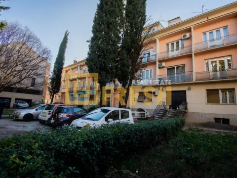 Prodaja, četvorosoban stan, 150m2, Centar, Podgorica Prodaja, četvorosoban stan, 150m2, Centar, Podgorica