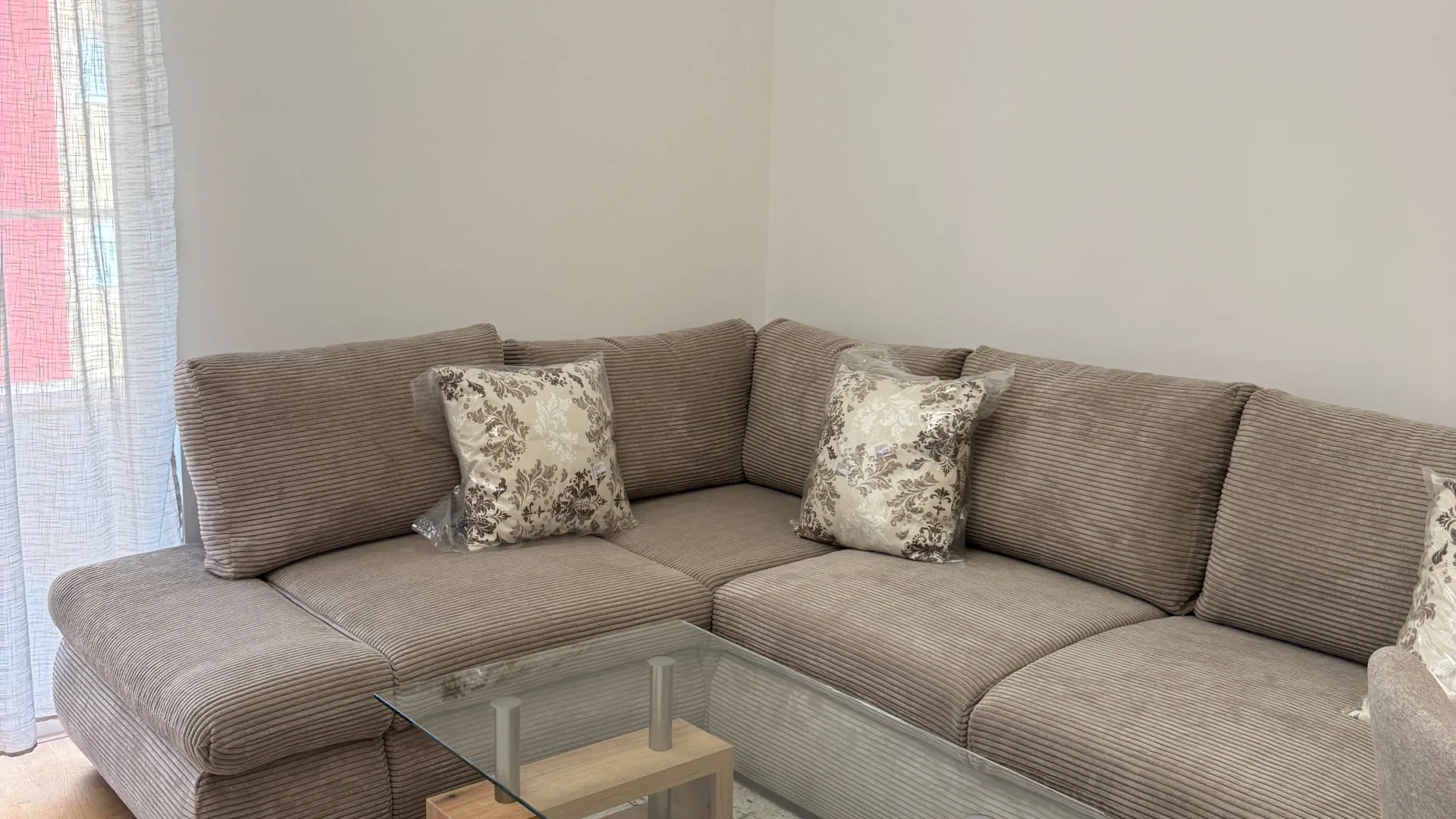 Izdavanje, jednosoban stan, 44m², Bečići, Budva
