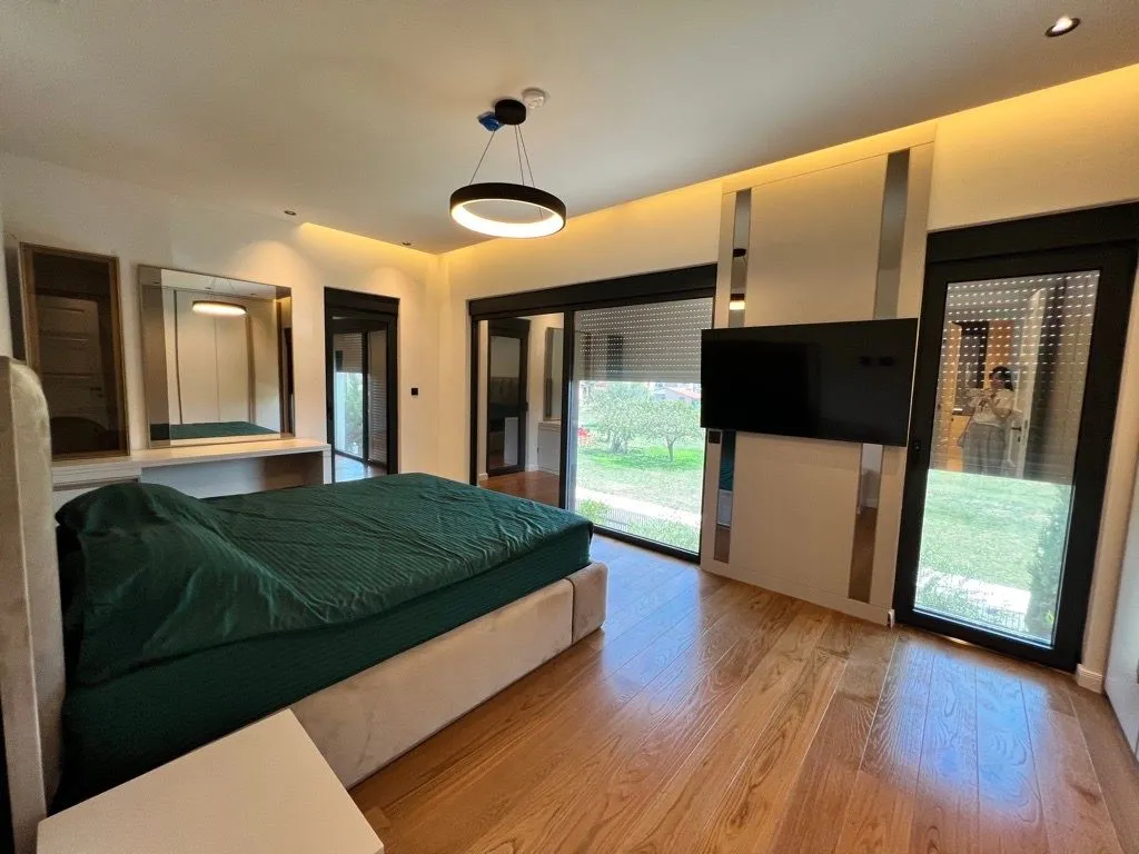 Izdavanje, kuća, 230m², Gornja Gorica, Podgorica