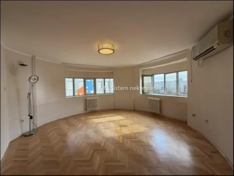 Spacious empty living room with parquet flooring and large windows. - image 27