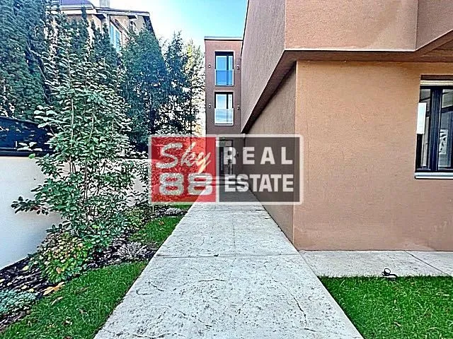 Izdavanje, četvorosoban stan, 156m², Savski Venac, Beograd