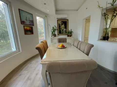 Rent, two bedroom apartment, 100m², Tivat, Crna Gora - image 9