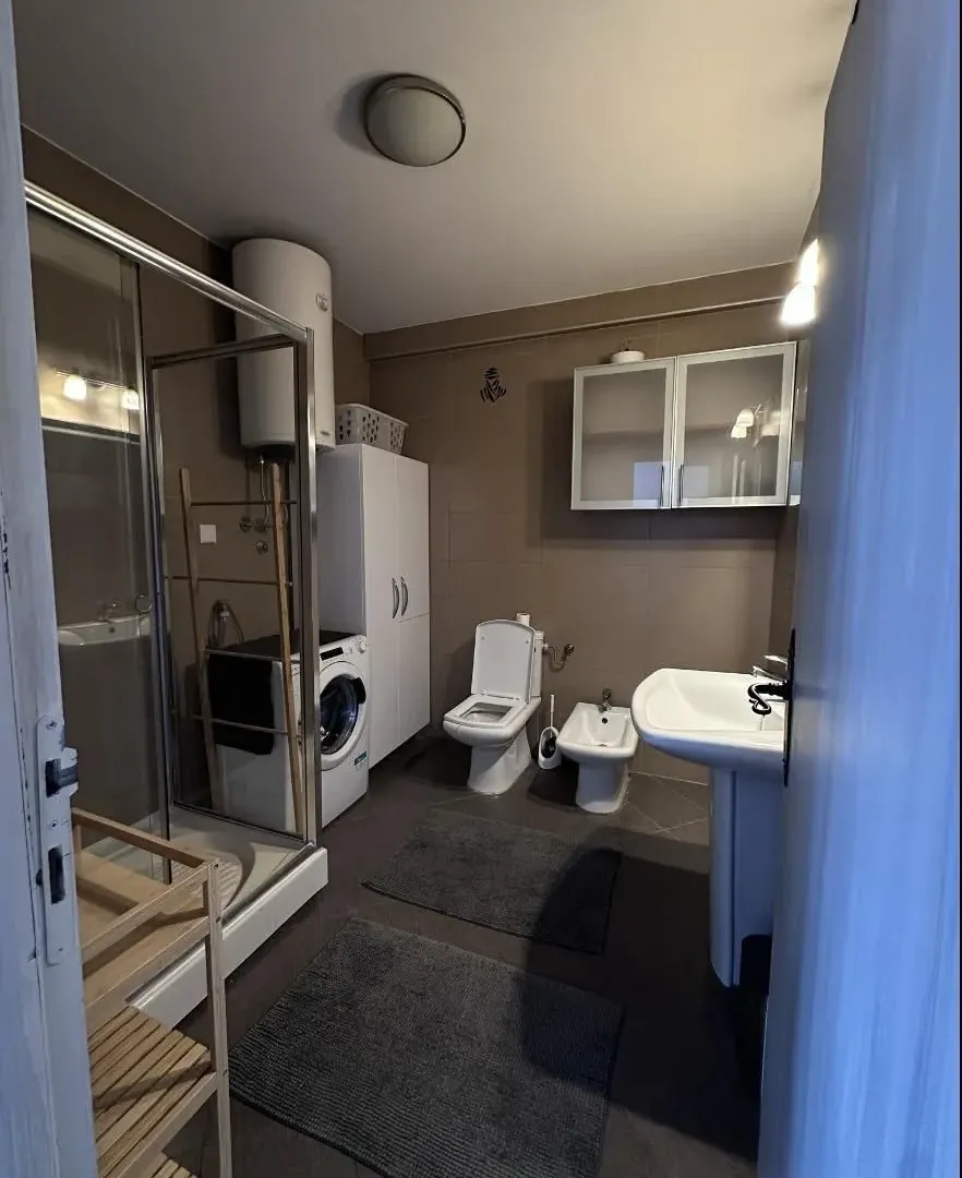 Izdavanje, trosoban stan, 85m², Čubura, Beograd