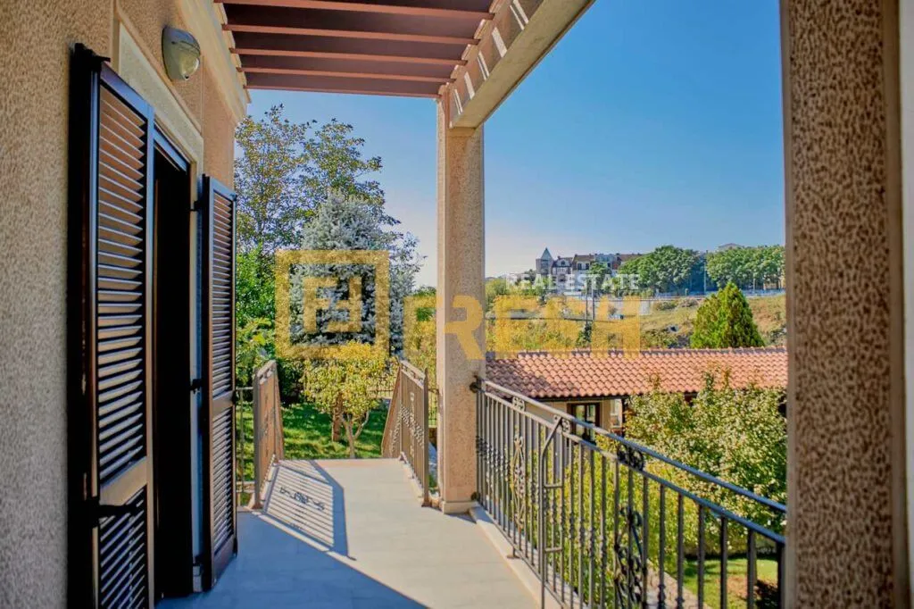 Sale, house, 300m², Zagorič, Podgorica