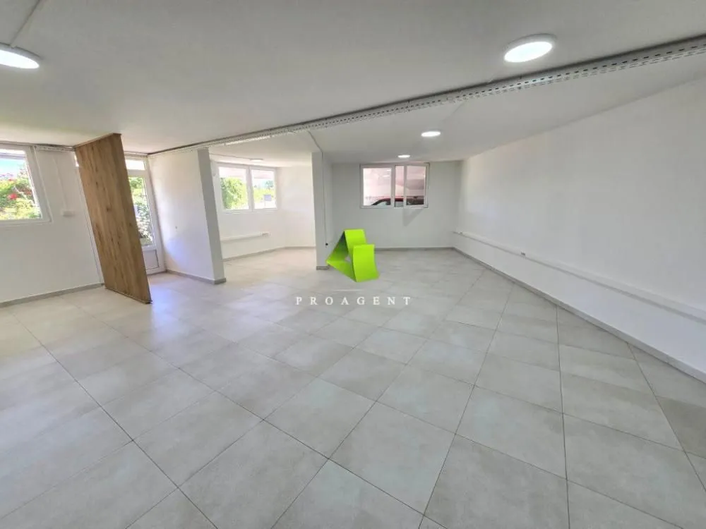 Rent, office space, 110m², Medijana, Niš
