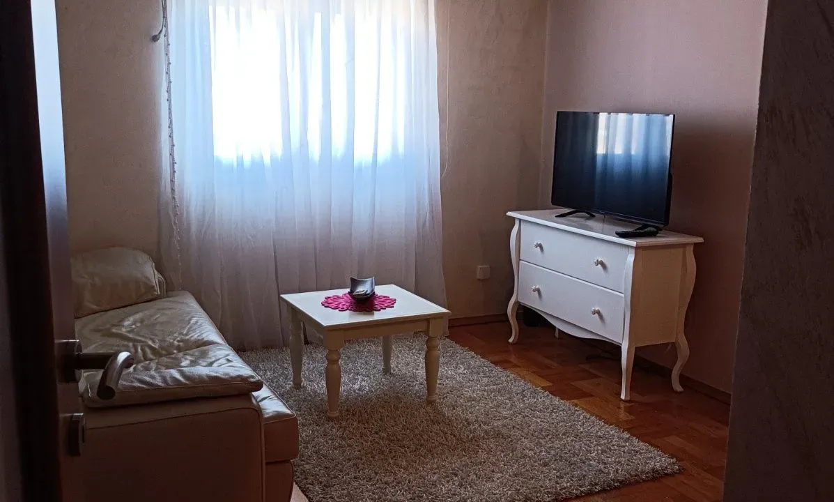 Rent, one bedroom apartment, 40m², Stari Aerodrom, Podgorica