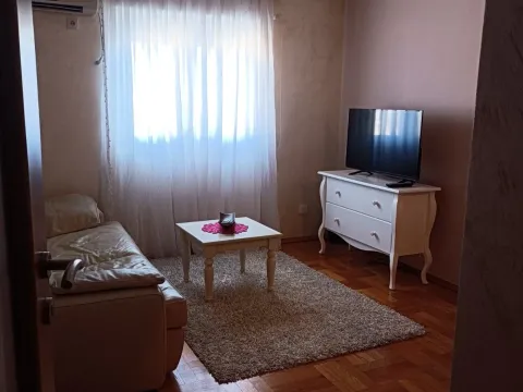 Rent, one bedroom apartment, 40m², Stari Aerodrom, Podgorica - image 1