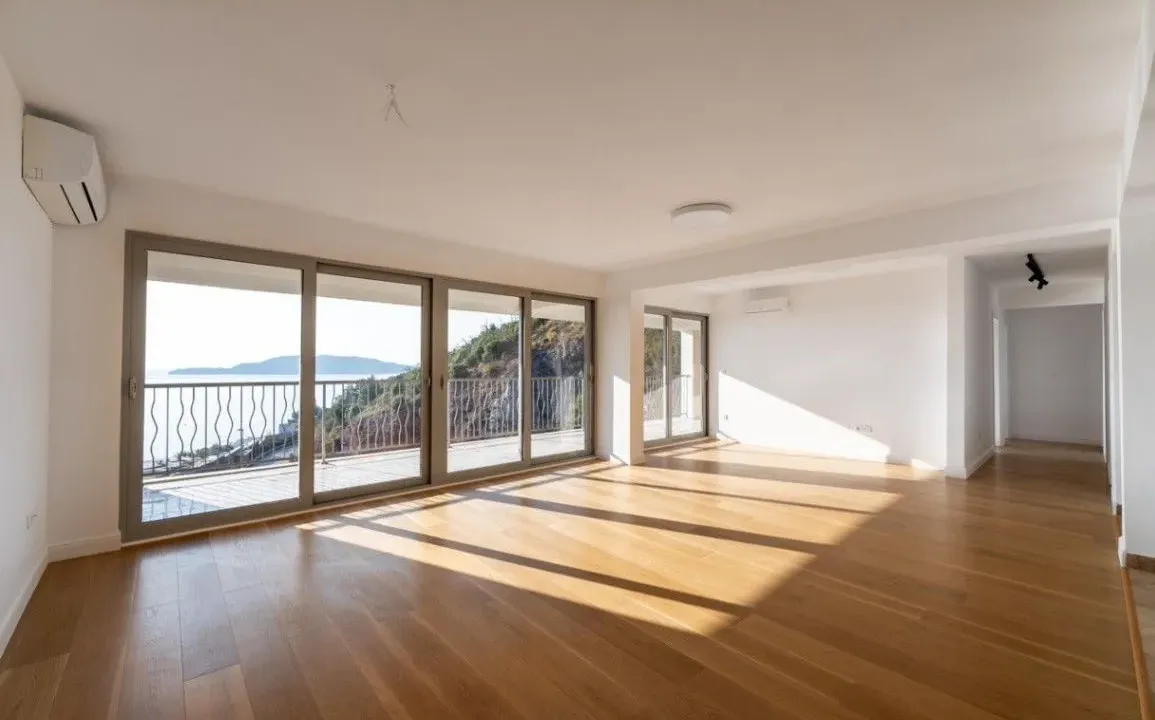 Prodaja, trosoban stan, 160m², Budva, Crna Gora