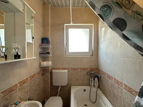 Izdavanje, trosoban stan, 70m², Dumidran, Tivat - image 19