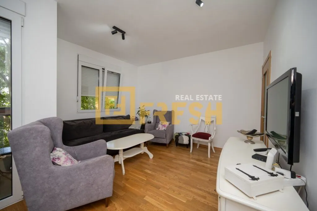 Izdavanje, dvosoban stan, 60m², Blok 6, Podgorica