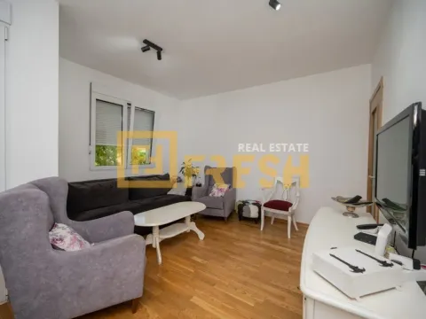 Izdavanje, dvosoban stan, 60m2, Blok 6, Podgorica Izdavanje, dvosoban stan, 60m2, Blok 6, Podgorica