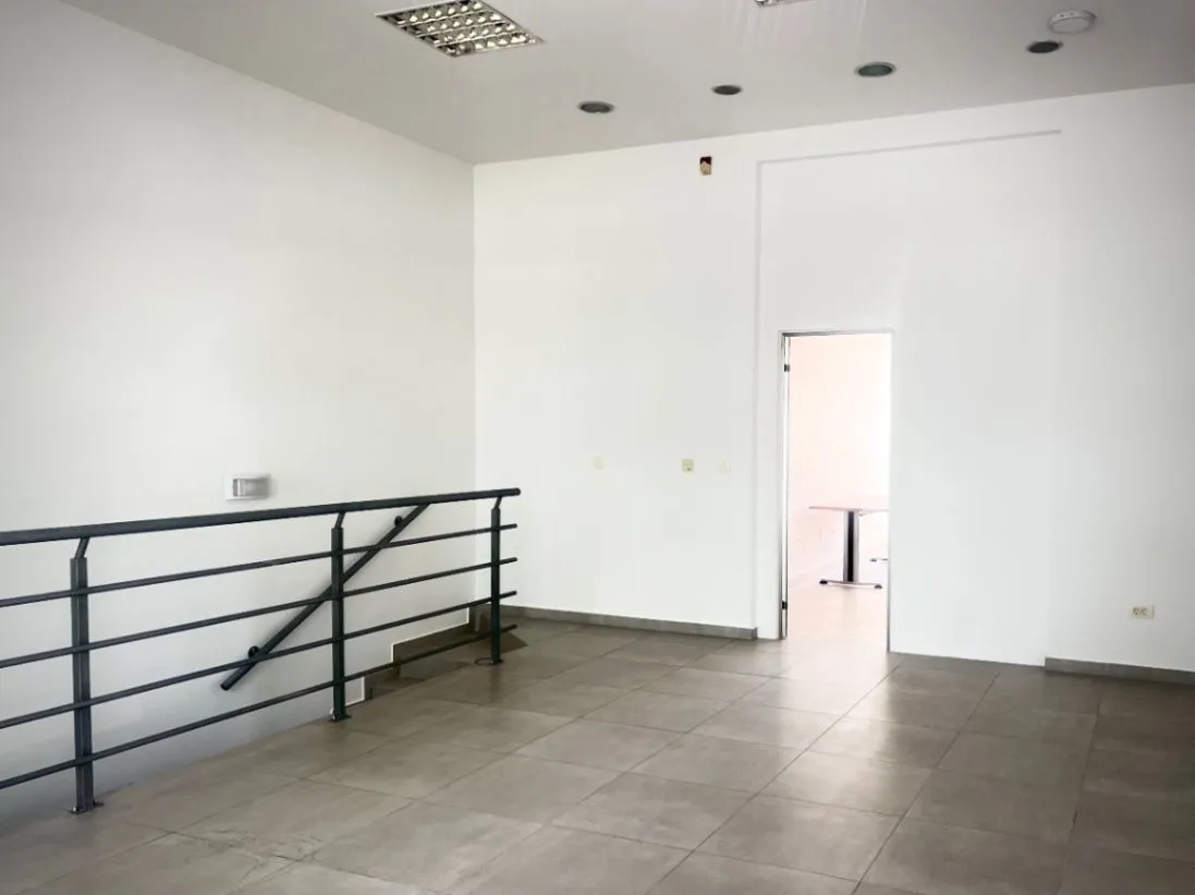 Izdavanje, poslovni prostor, 100m², Tološka šuma, Podgorica