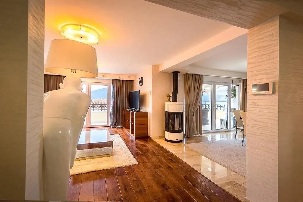Prodaja, kuća, 365m², Krašići, Tivat