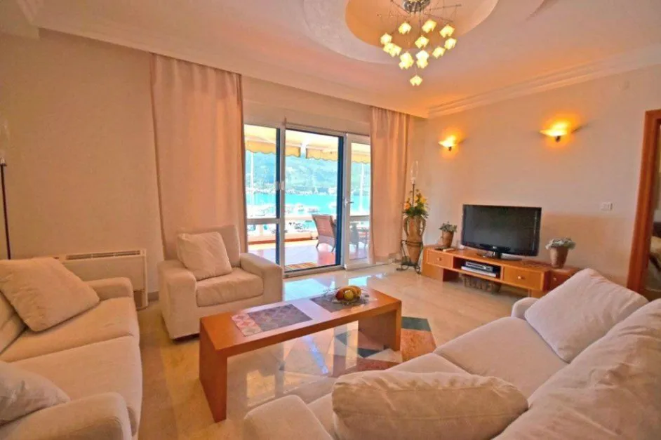 Izdavanje, jednosoban stan, 92m², Centar, Herceg Novi