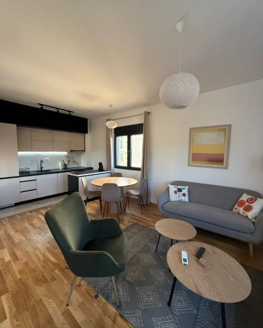 Izdavanje, dvosoban stan, 70m², City Kej, Podgorica