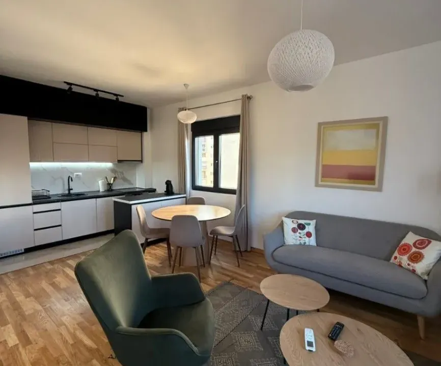 Izdavanje, dvosoban stan, 70m², City Kej, Podgorica