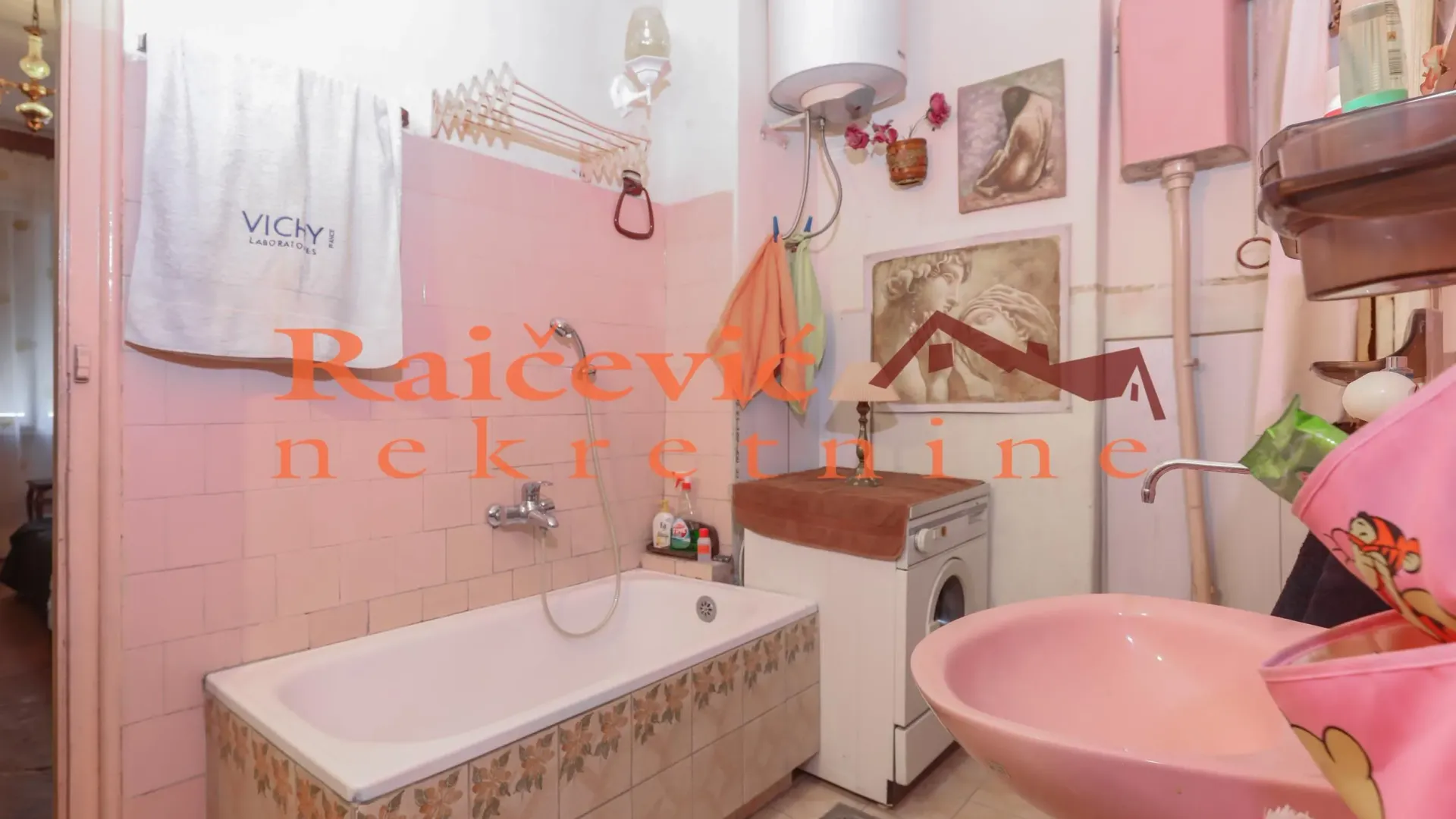 Sale, three bedroom apartment, 95m², Vračar, Šid