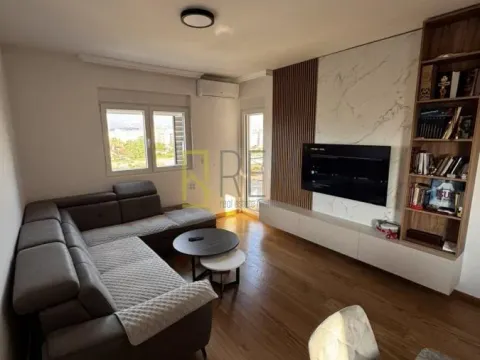 Prodaja, dvosoban stan, 72m², City Kvart, Podgorica - image 1