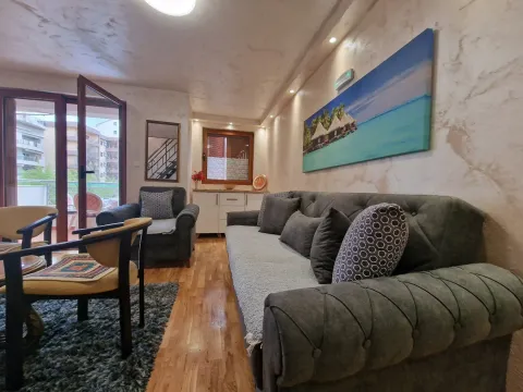 Rent, two bedroom apartment, 72m², Budva, Crna Gora - image 22