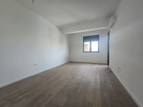 Sale, one bedroom apartment, 43m², Stari Aerodrom, Podgorica - image 2