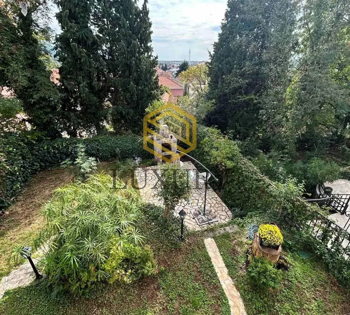 Rent, house, 280m², Centar, Podgorica