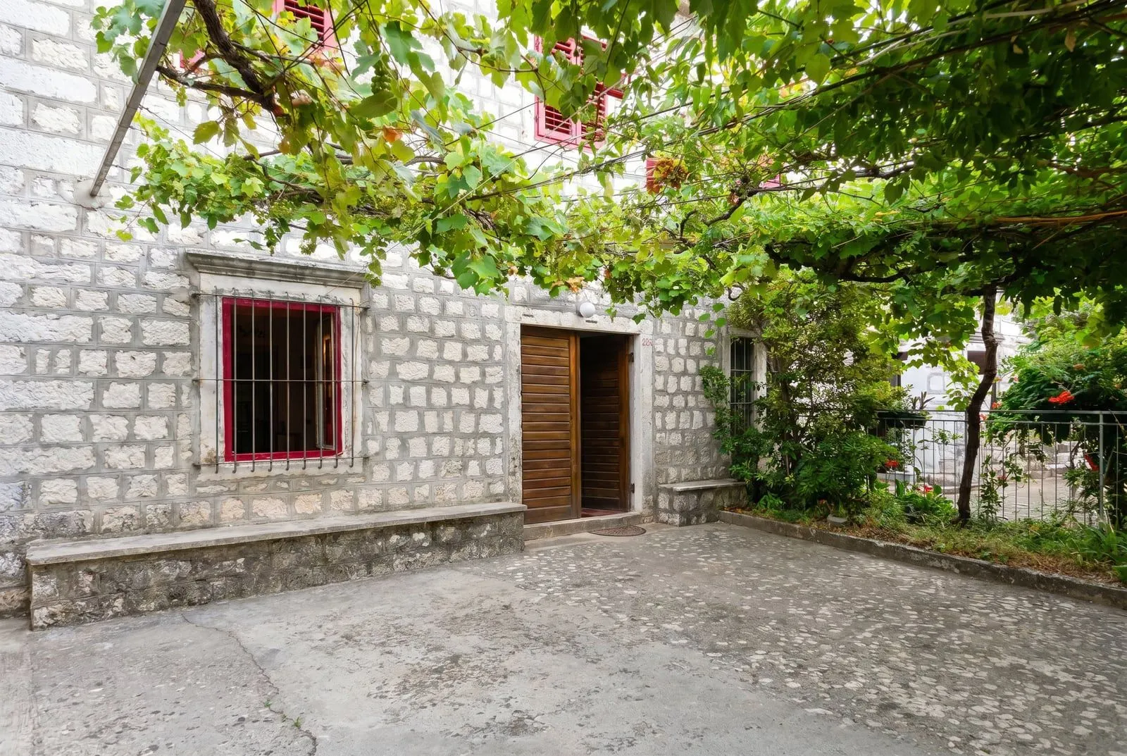 Prodaja, plac, 900m², Dobrota, Kotor