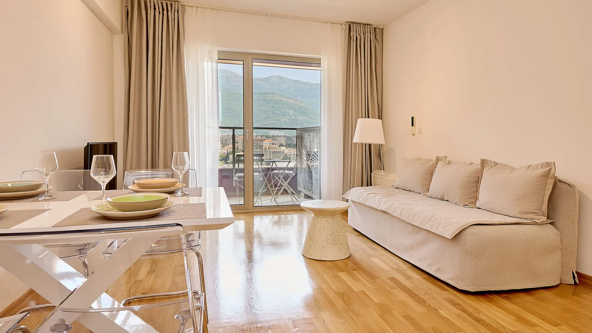 Rent, two bedroom apartment, 50m², Bečići, Budva