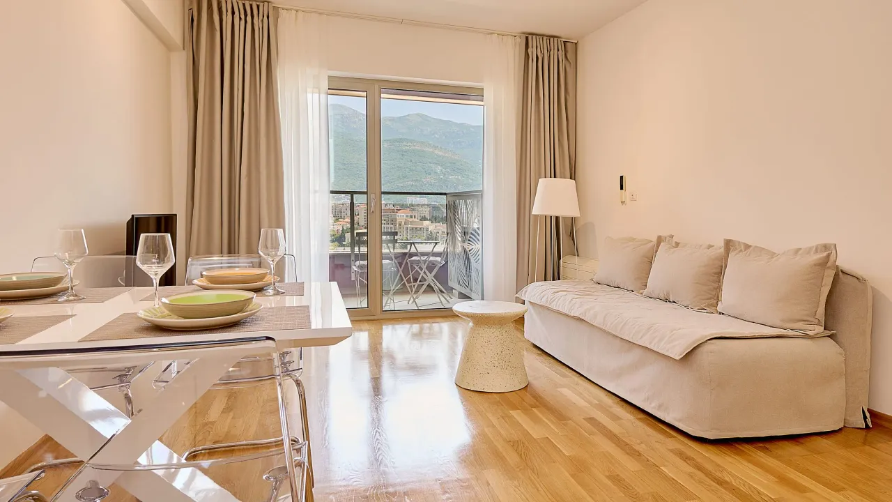 Rent, two bedroom apartment, 50m², Bečići, Budva