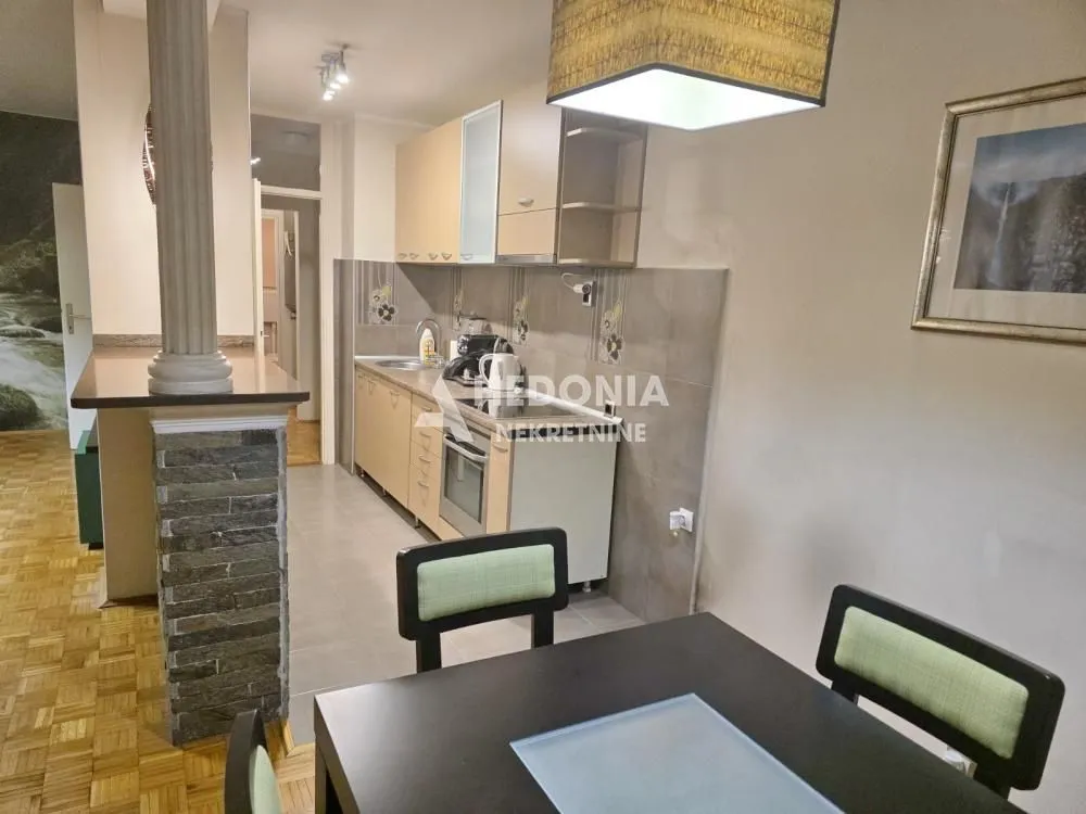 Prodaja, dvosoban stan, 70m², Čukarička Padina, Beograd