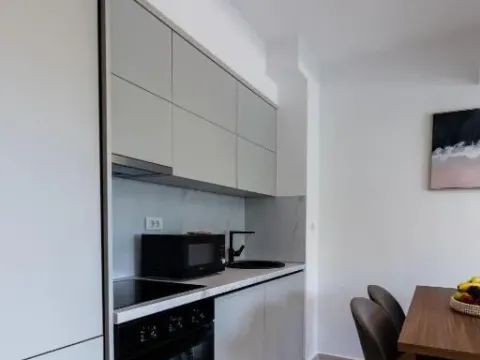 Izdavanje, dvosoban stan, 67m², Bečići, Budva - image 8