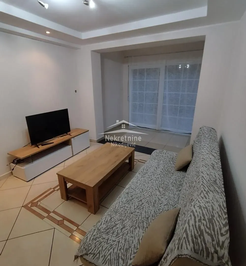 Izdavanje, trosoban stan, 70m², Šumice, Beograd