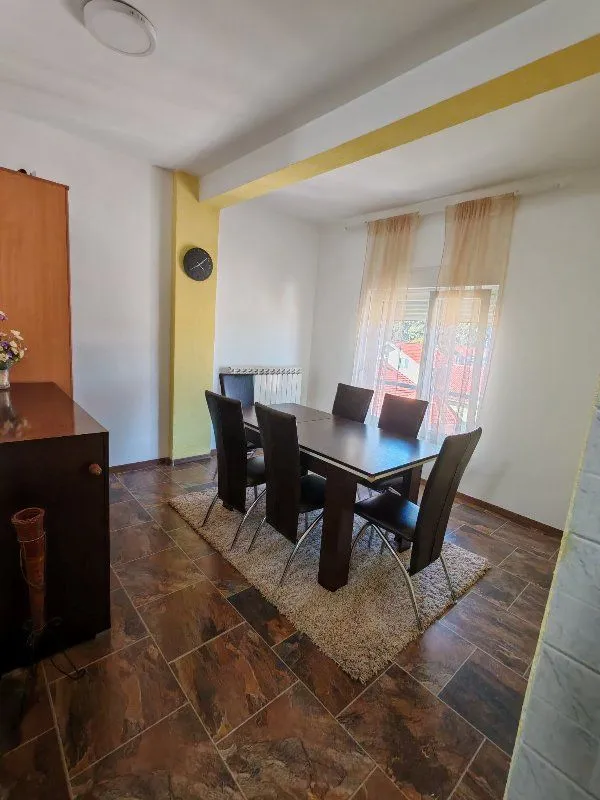 Rent, four bedroom apartment, 120m², Rakovica, Beograd