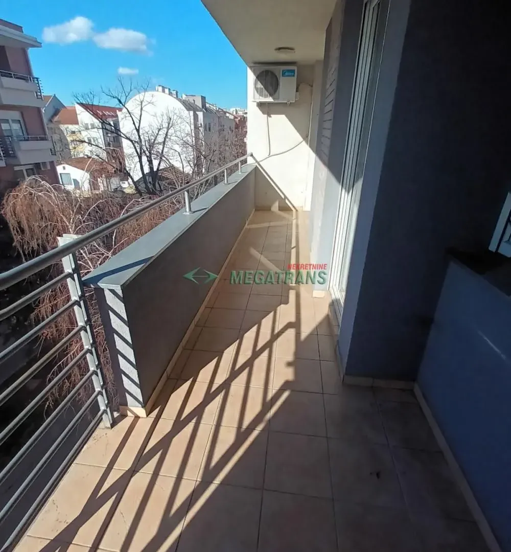 Izdavanje, četvorosoban stan, 100m², Centar, Novi Sad